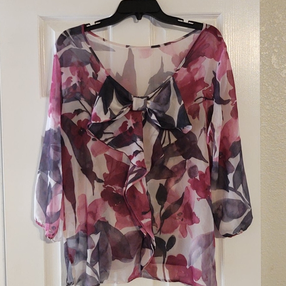 NWOT Vibrant blouse! - Picture 4 of 4
